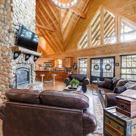 Riverfront Cabin With Hot Tub - 3 Miles To Dollywood Pigeon Forge Exterior foto