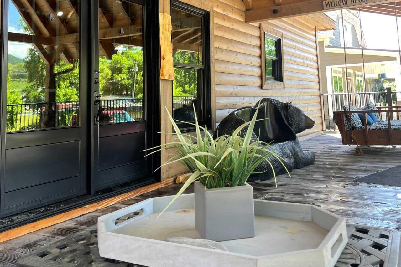 Riverfront Cabin With Hot Tub - 3 Miles To Dollywood Pigeon Forge Exterior foto