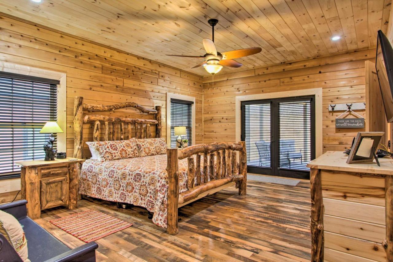 Riverfront Cabin With Hot Tub - 3 Miles To Dollywood Pigeon Forge Exterior foto