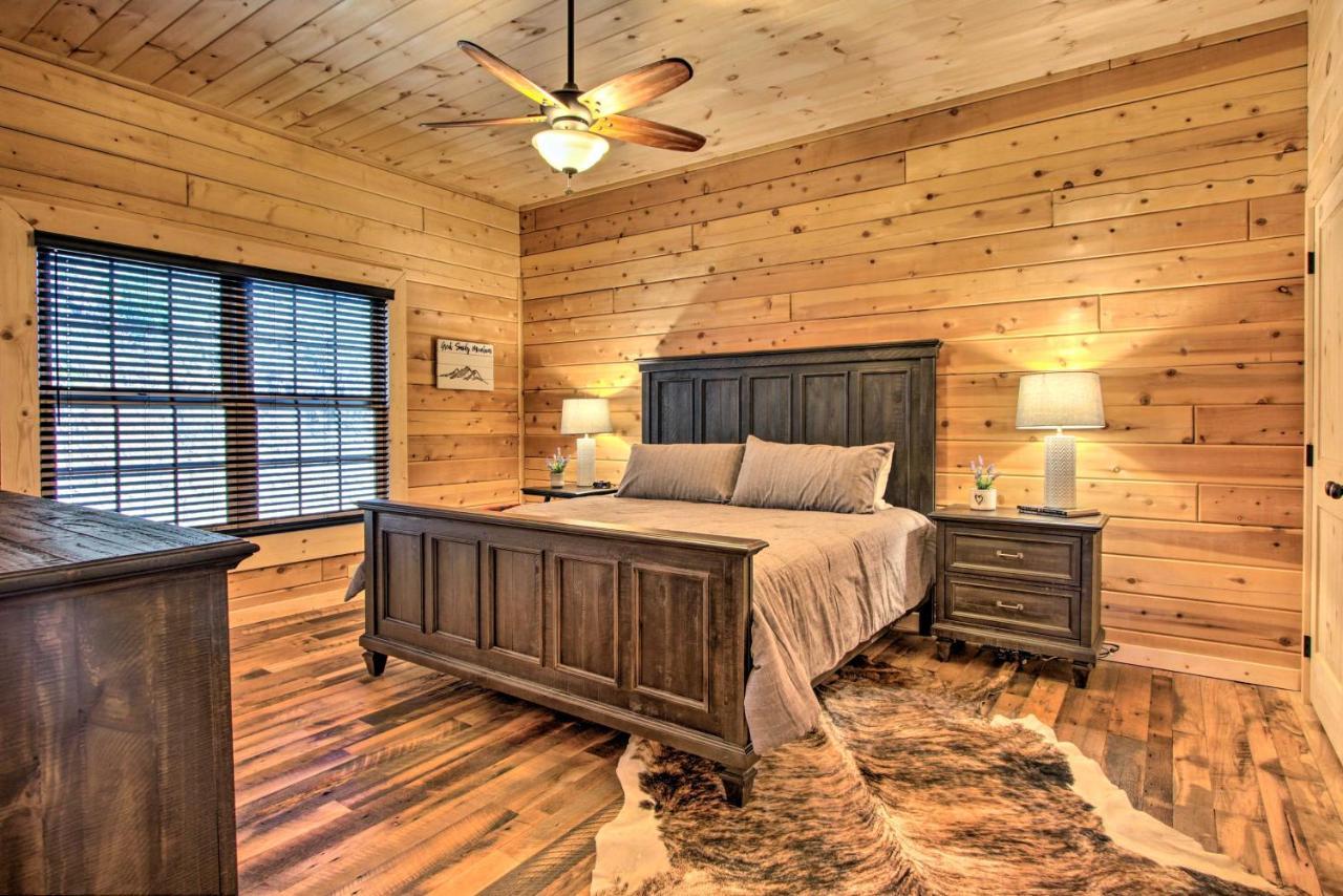 Riverfront Cabin With Hot Tub - 3 Miles To Dollywood Pigeon Forge Exterior foto