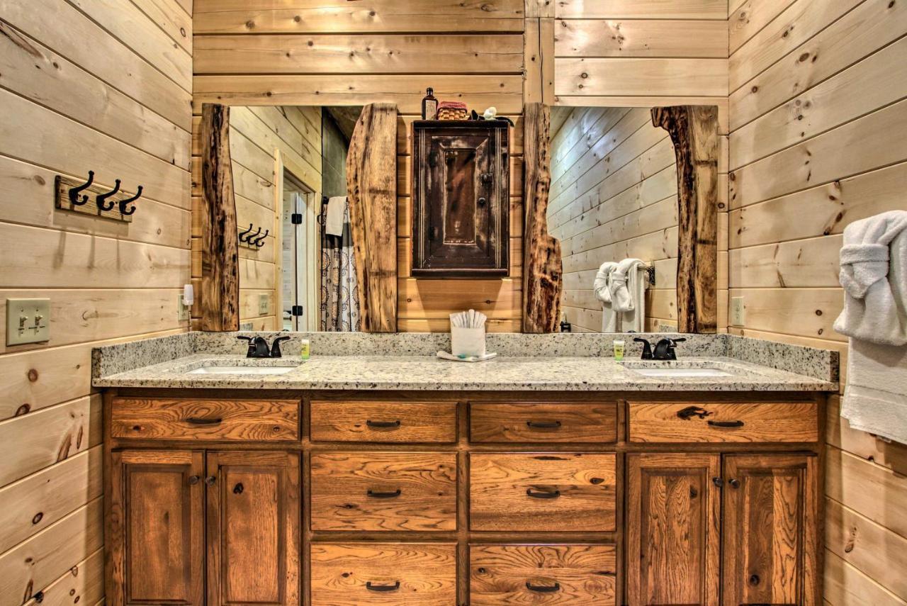 Riverfront Cabin With Hot Tub - 3 Miles To Dollywood Pigeon Forge Exterior foto
